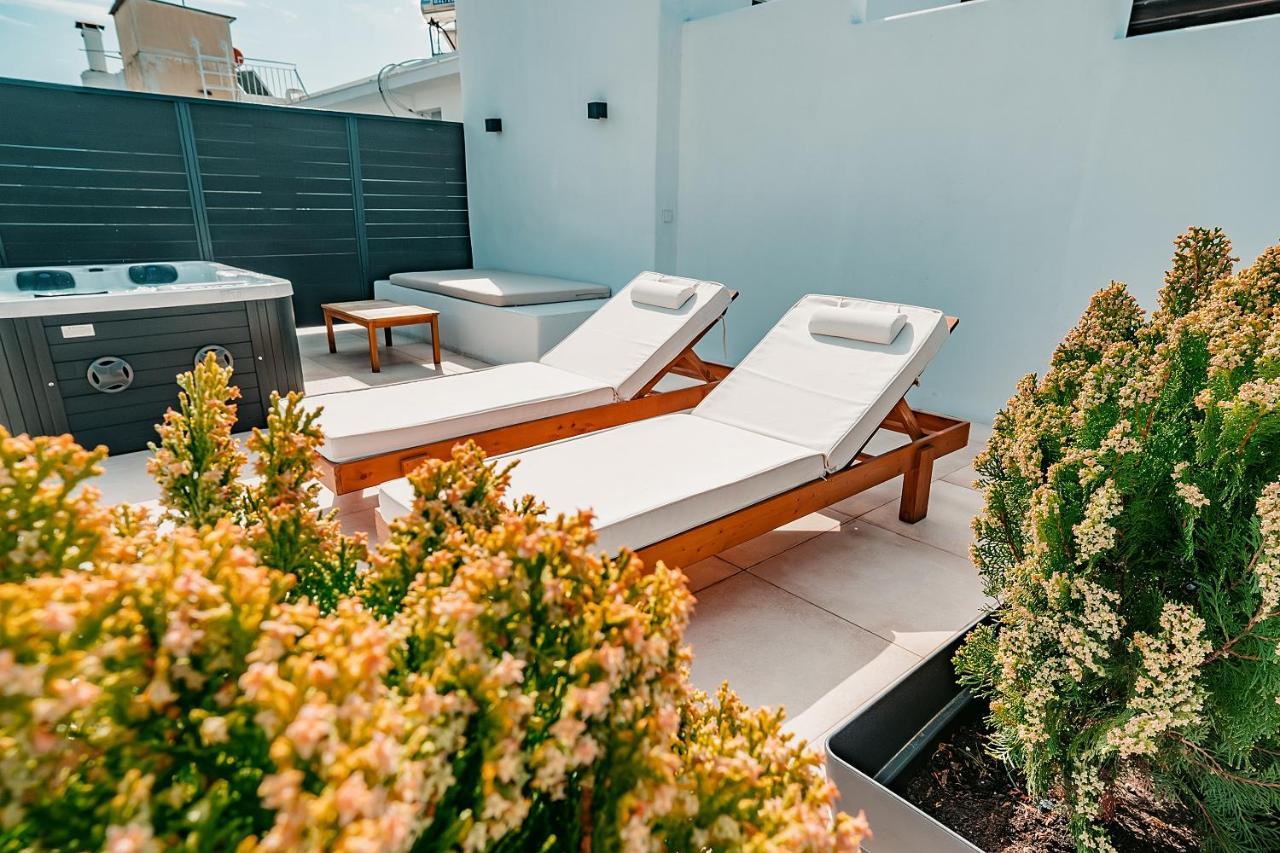 Suites With Magical View & Jacuzzi Athena Bagian luar foto